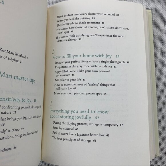 Spark Joy: an Illustrated Master Class on the Art of Organizing and Tidying up - Picture 6 of 7